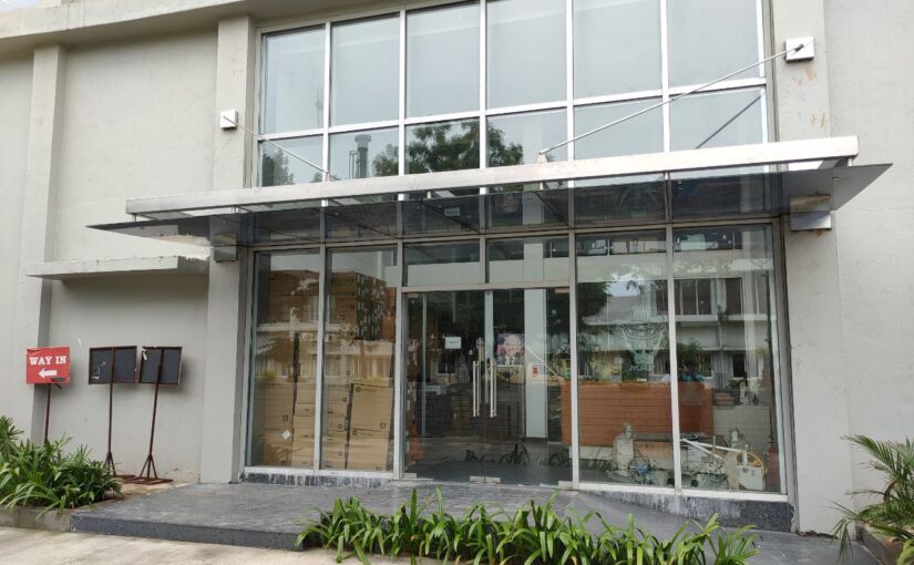 Fire-rated metal door installed in commercial facility in Chennai